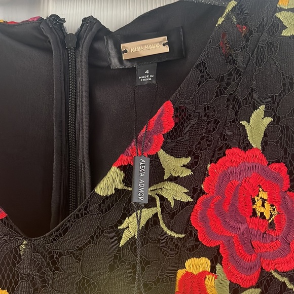 Fun black with beautiful embroidered flowers and bell sleeves - Picture 4 of 5